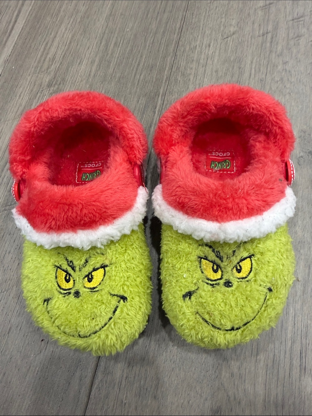CROCS The Grinch Kids Plush Slippers - Green/Red